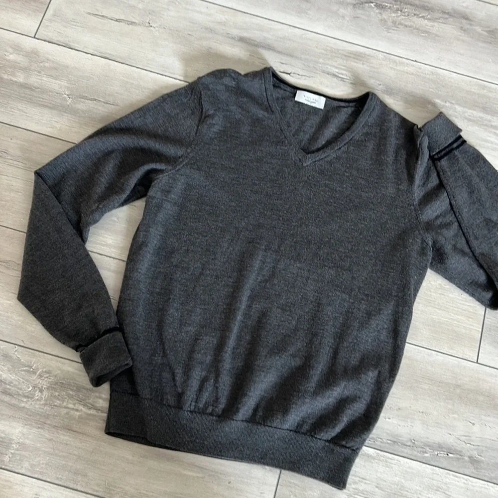 Nigel Hall gray sweater size small Italian wool
